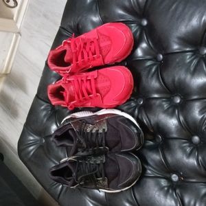 2 pairs if Nike Huarache